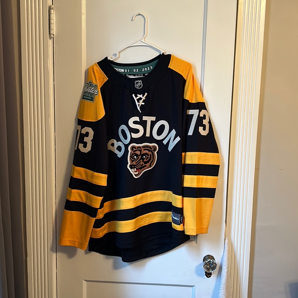 Men’s medium Boston Bruins 2023 Winter Classic Fanatics jersey. NEVER WORN